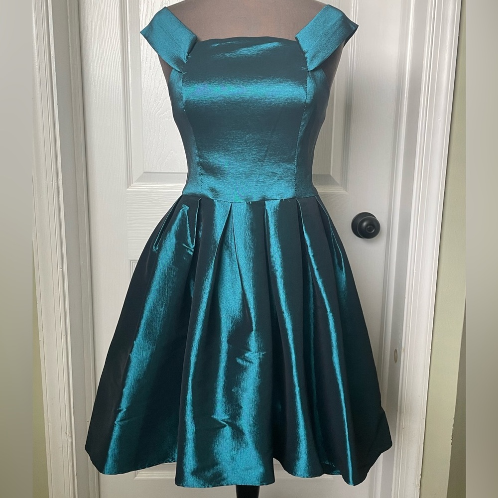 Minuet satin Formal cocktail dress
Dry cleaned and pressed